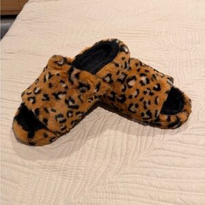 CROCS Leopard Print Fuzzy Footwear